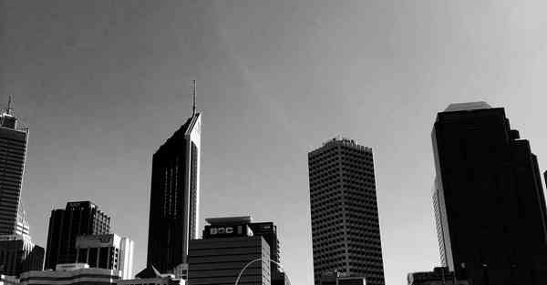 AI绘画阳光开朗大男孩小胖子（画一个开朗的小男孩）