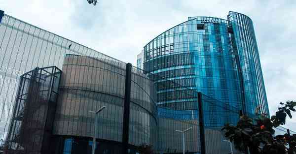 AI绘画沙漠老太太（沙漠老人）