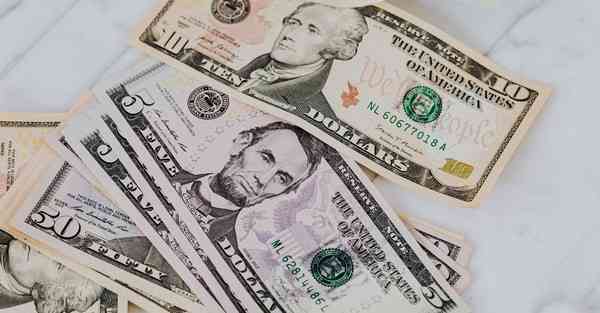 AI绘画阳光开朗大男孩小胖子（画一个开朗的小男孩）