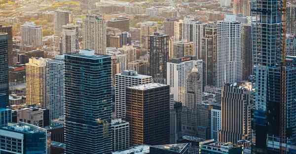 人工智能机器人和人谈恋爱