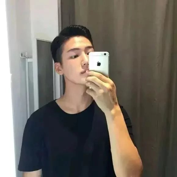 柏琬楠媚